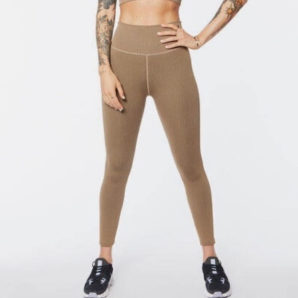 NWOT Good American Seamless Ribbed Leggings in Camel Size Large / XL‎